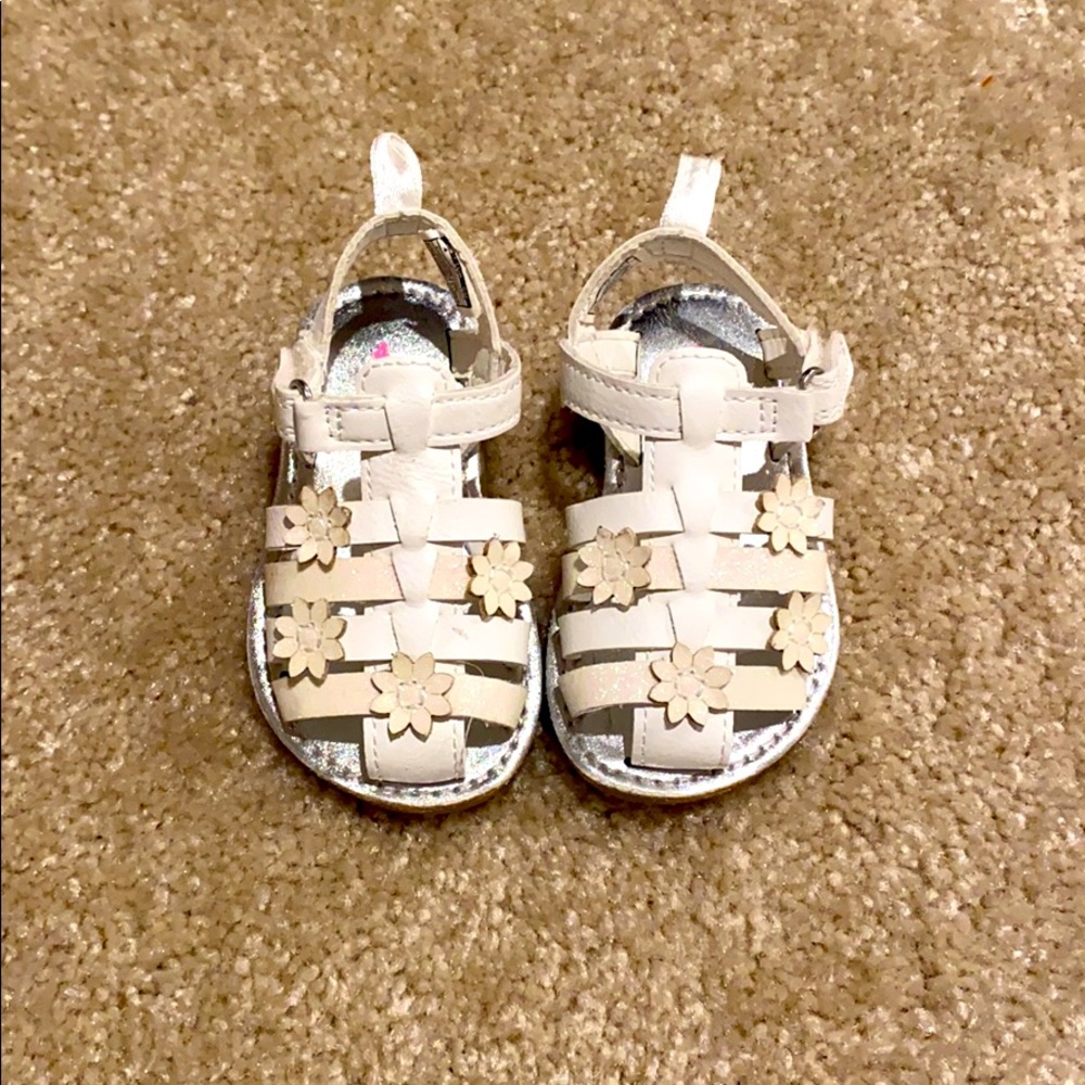 Size 4 girls Carter’s sandals